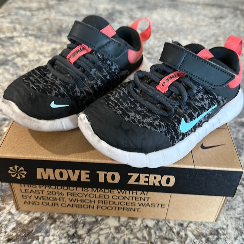 Cute Nike shoes! Light wear with plenty of use left!